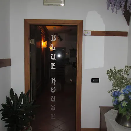Bed & Breakfast Meuble Blue House